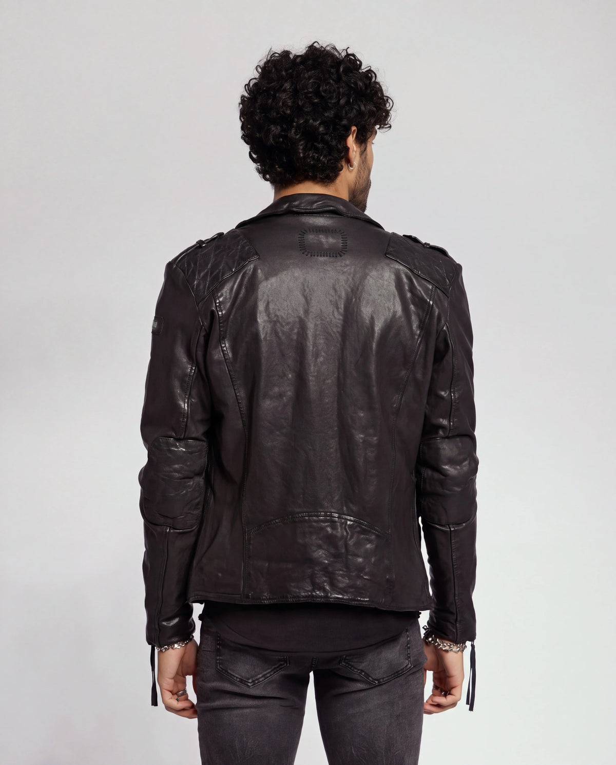 Elon von tigha – Perfecto-Biker-Lederjacke für Herren aus gewachstem Schafsleder mit Rautensteppung, Rückenansicht