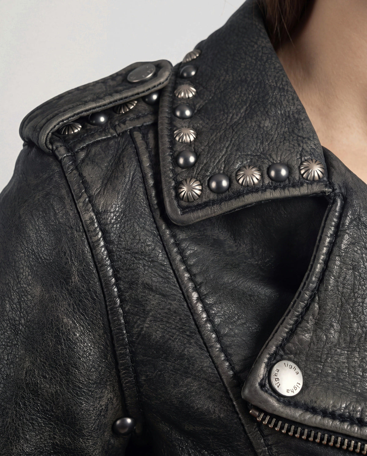 Jocy by tigha – women's studded leather biker jacket in cowhide, Stone Washed Black, Detail · studded collar