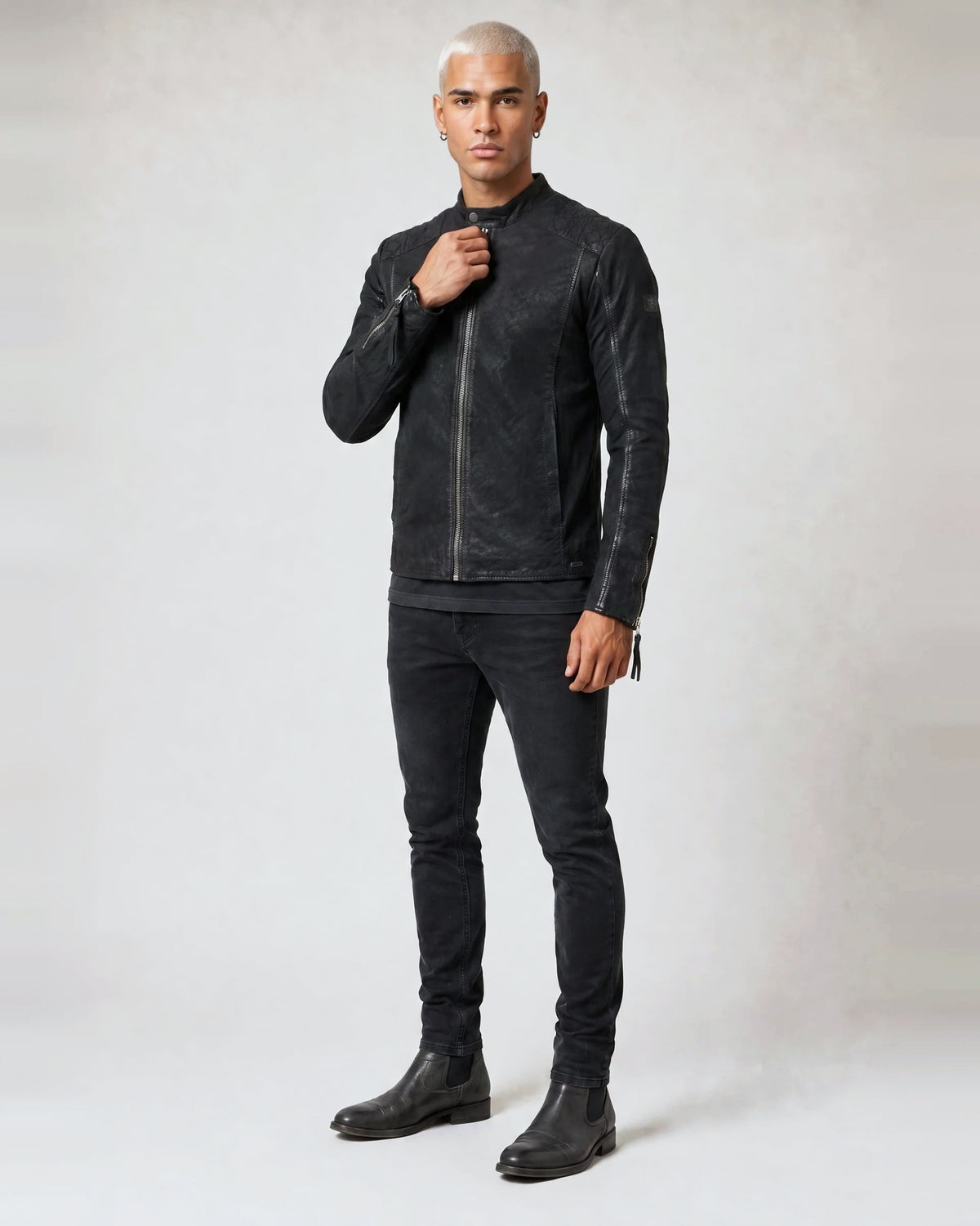 Nero von tigha – Biker-Lederjacke für Herren aus Rindsleder in Buffed Black, Ganzkörperansicht von vorne