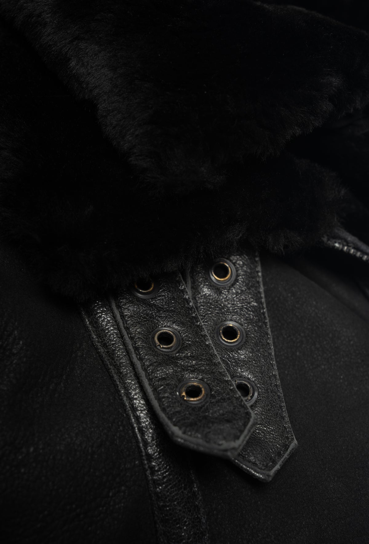 Nox — Detail Kragenriegel