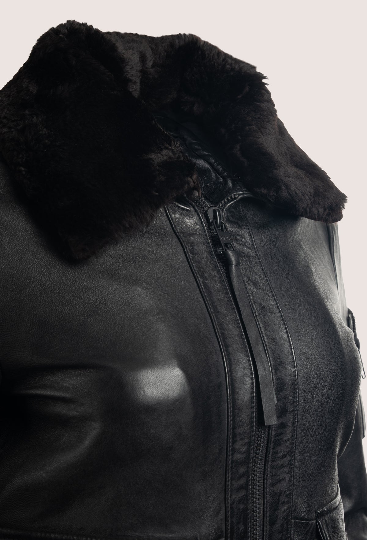 Pam — Detail Kragen