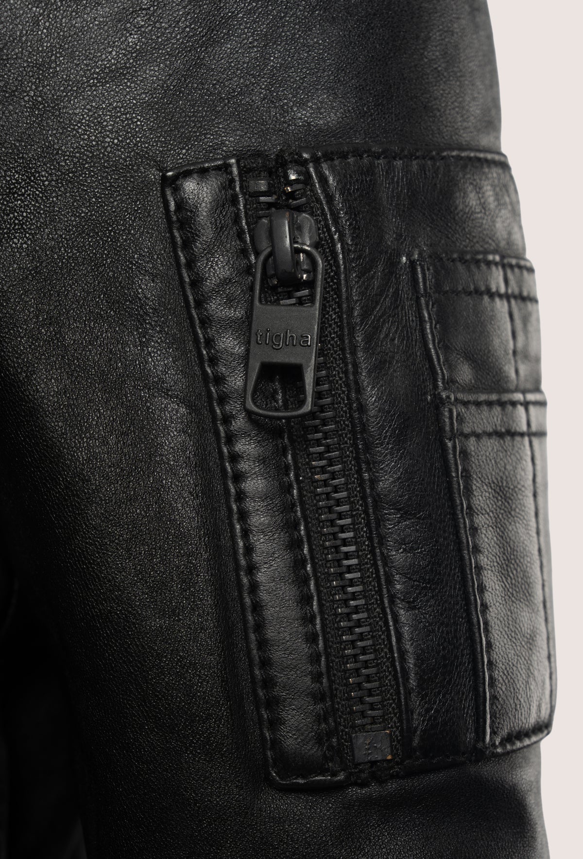 Pam — Detail Ärmel-Zip