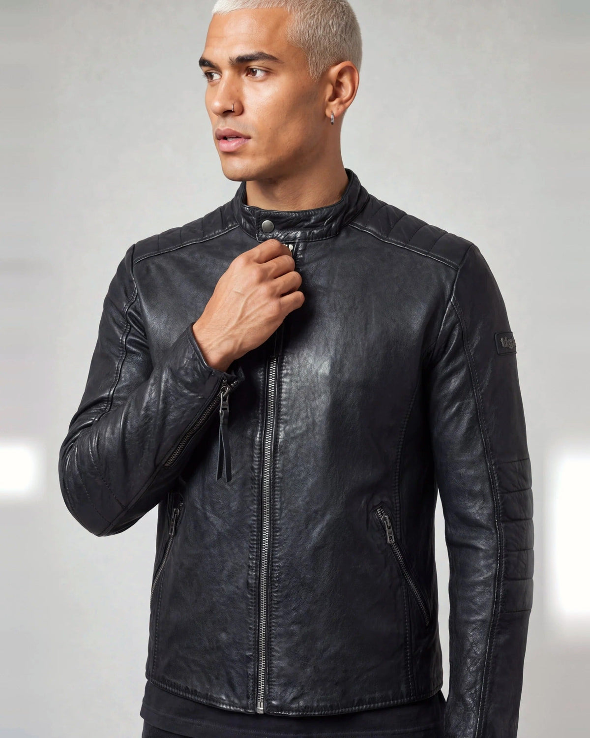 Stephen by tigha – men's leather racer jacket with stand collar in sheepskin, Heavy Washed Black, close-up, hand at the stand collar