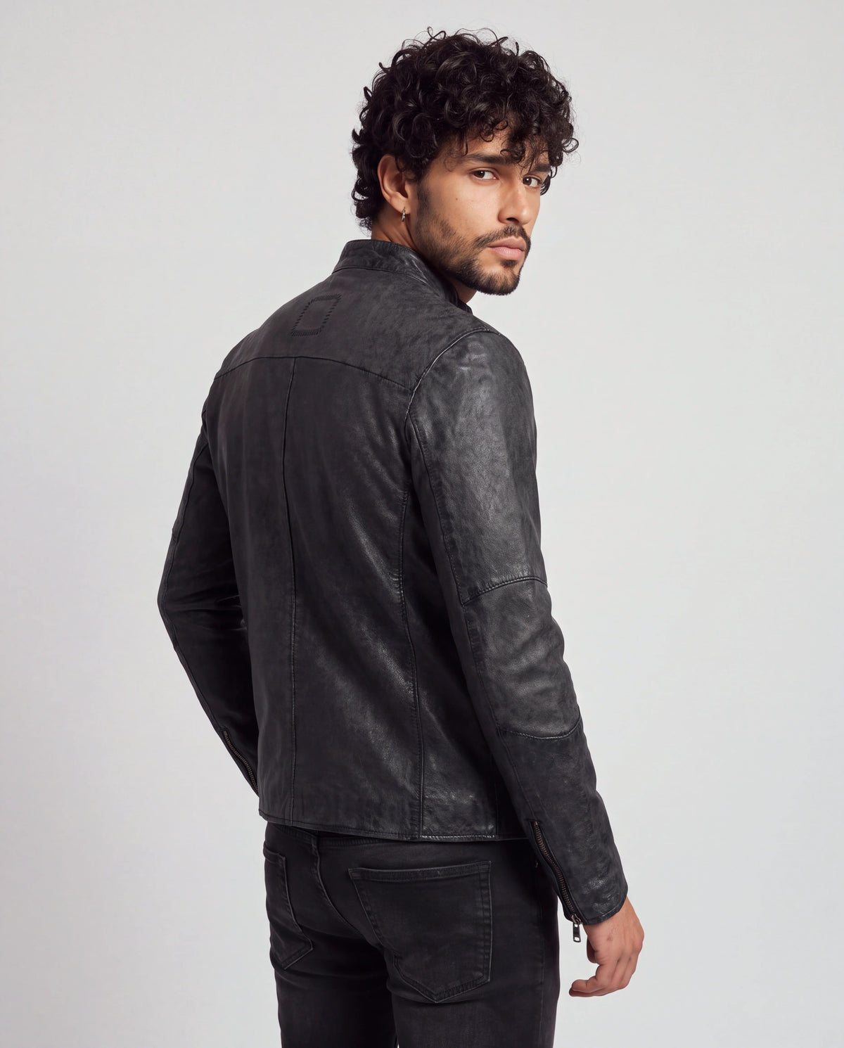 Daniel von tigha – Lederjacke mit Stehkragen für Herren aus Rindsleder in Stone Washed Black, Rückenansicht