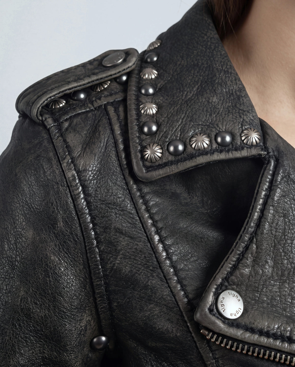 Jocy — Detail Kragen