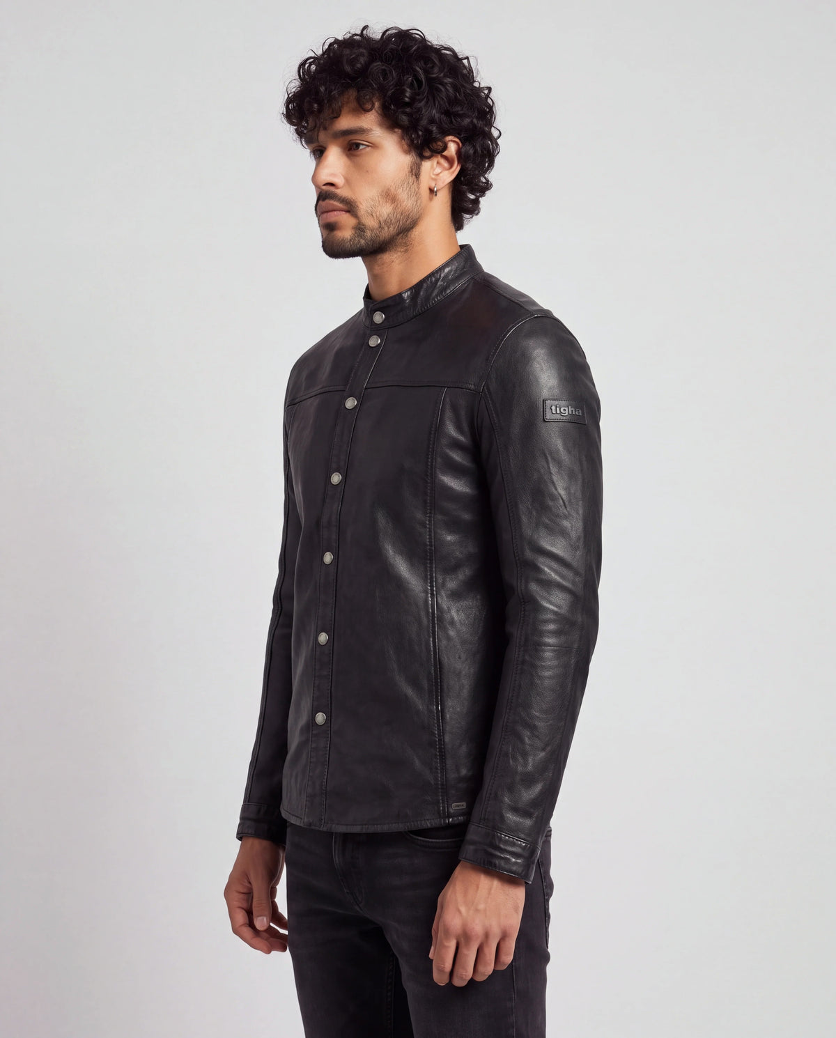 Jules von tigha – Leder-Overshirt für Herren aus Schafsleder in Heavy Washed Black, Seitenansicht