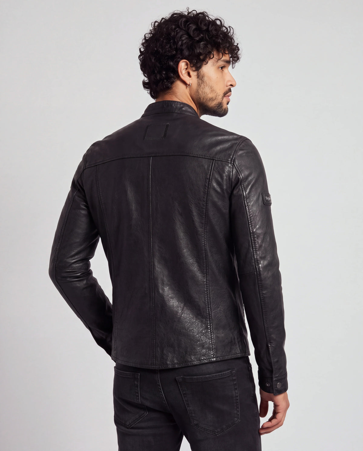 Jules von tigha – Leder-Overshirt für Herren aus Schafsleder in Heavy Washed Black, Rückenansicht