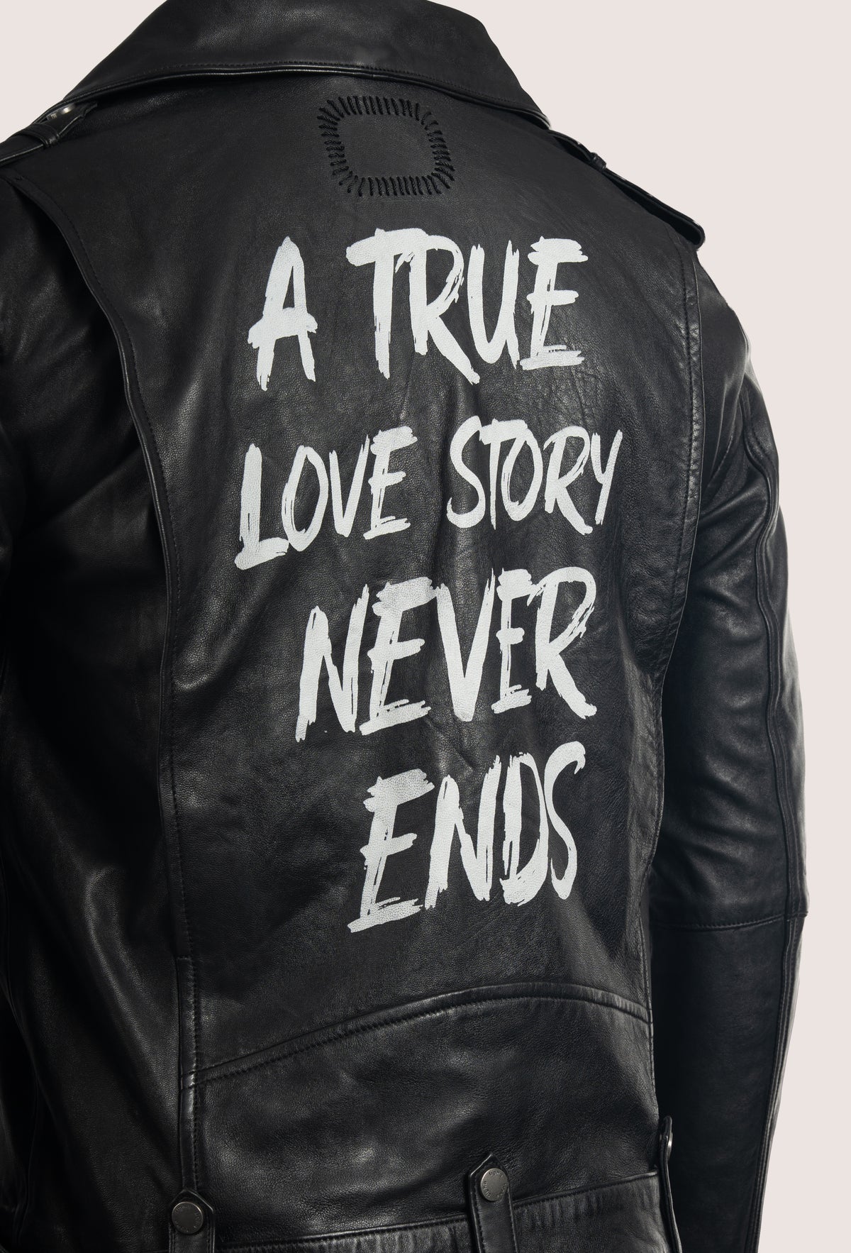 A True Lovestory — Detail Schriftzug