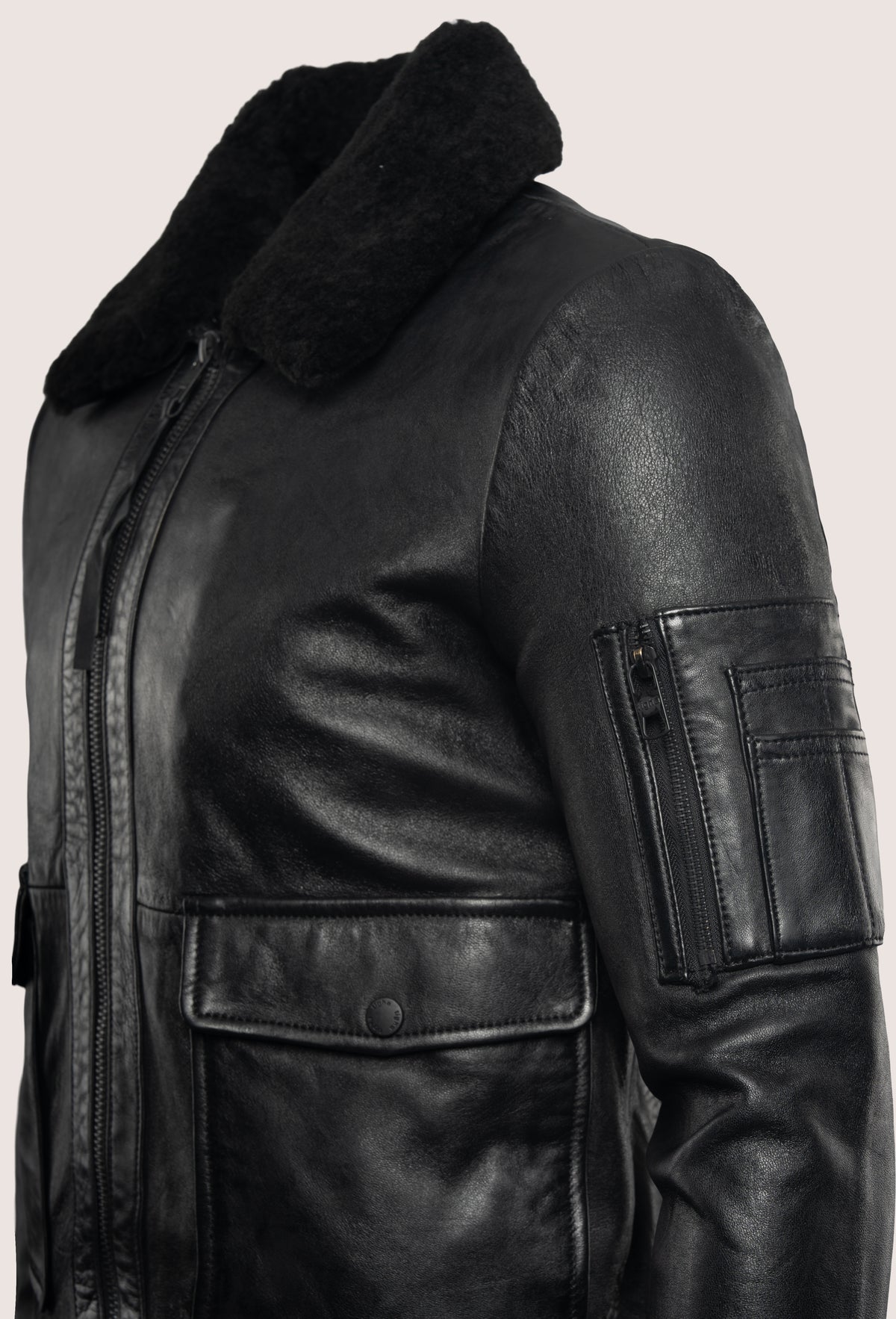 Pete — Detail Front